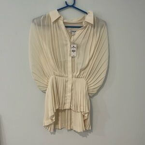 Textured cream shirt brand new with tags! Perfect for outings, light and comfy!